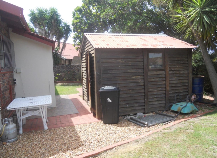 To Let 3 Bedroom Property for Rent in Wavecrest Eastern Cape